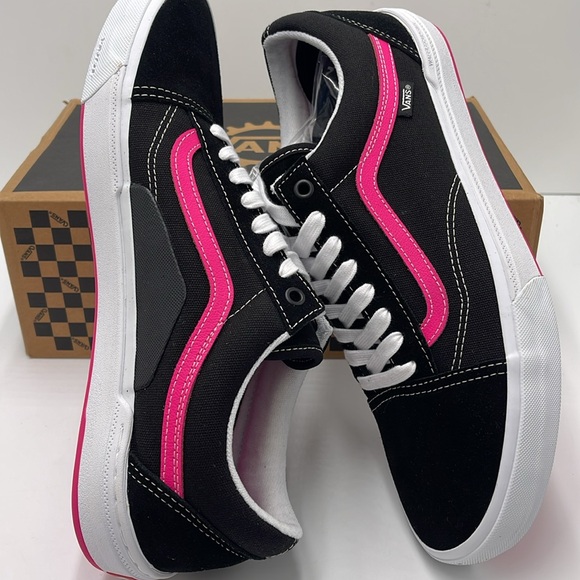Vans Men's Black and Pink Sneakers Bmx Old Skool
Black/Neon Pink
VN0005UZBFY - Picture 12 of 16